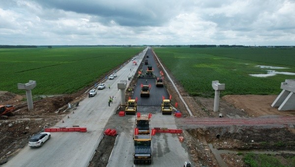 長太高速公路瀝青路面工程開始施工