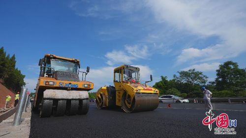 川內(nèi)唯一 交通運(yùn)輸部首批科研監(jiān)測點(diǎn) g42滬蓉高速公路觀測點(diǎn)路面施工完成